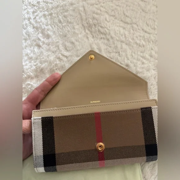 NWOT Burberry Tan and Brown Checkered Long Wallet - Pristine Brand New - Picture 3 of 6
